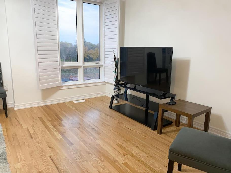 Elegant Rooms In Shared Townhouse Next To Beach Whitby Esterno foto