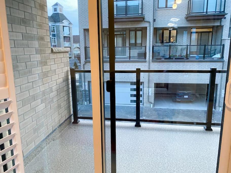 Elegant Rooms In Shared Townhouse Next To Beach Whitby Esterno foto