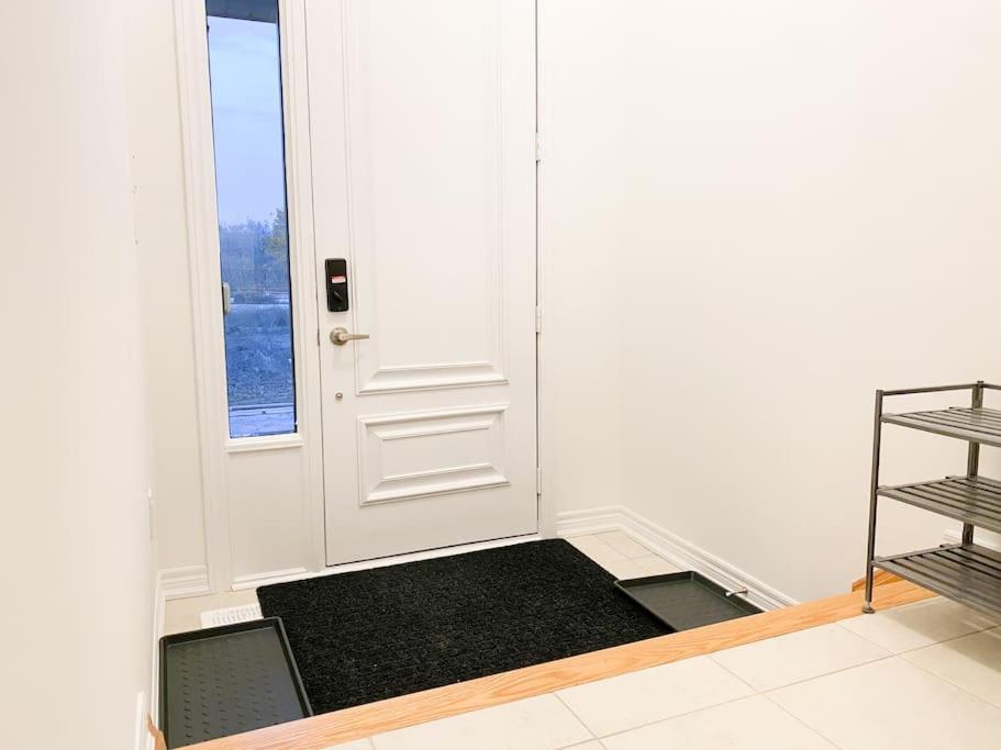 Elegant Rooms In Shared Townhouse Next To Beach Whitby Esterno foto
