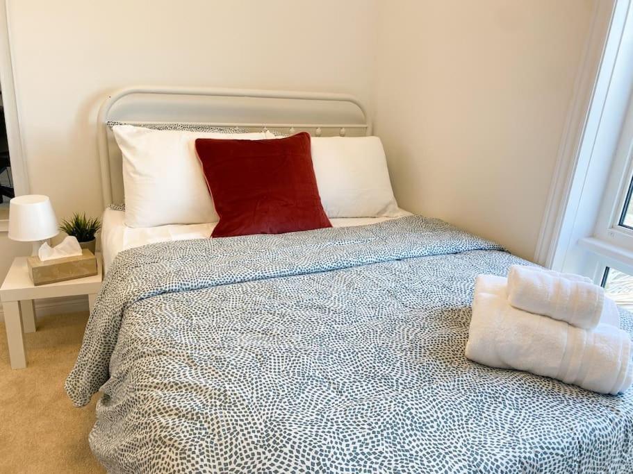 Elegant Rooms In Shared Townhouse Next To Beach Whitby Esterno foto