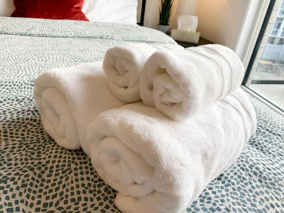 Elegant Rooms In Shared Townhouse Next To Beach Whitby Esterno foto