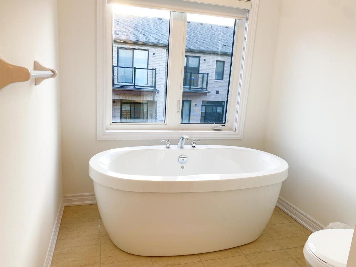 Elegant Rooms In Shared Townhouse Next To Beach Whitby Esterno foto