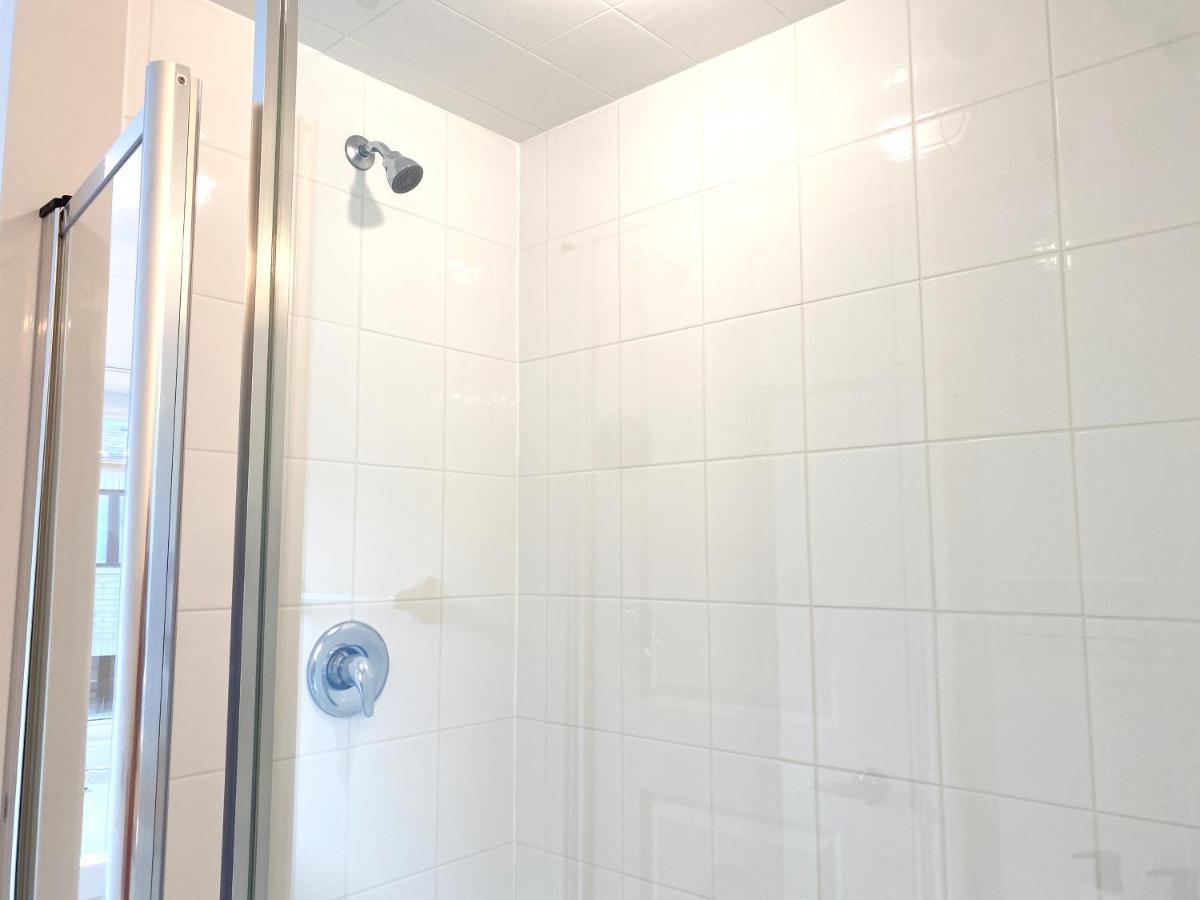 Elegant Rooms In Shared Townhouse Next To Beach Whitby Esterno foto