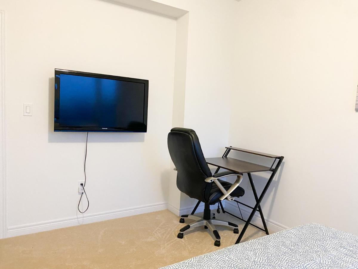 Elegant Rooms In Shared Townhouse Next To Beach Whitby Esterno foto